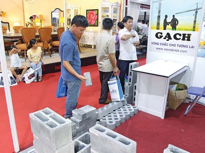 Dù gạch không nung có nhiều ưu điểm, nhưng khâu tiêu thụ sản phẩm này vẫn gặp nhiều khó khăn