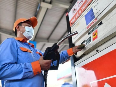 Phó thủ tướng Chính phủ Lê Minh Khái đề nghị Bộ Công thương nghiên cứu việc thành lập sàn giao dịch xăng dầu. 