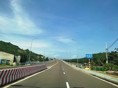 Tuyến đường ven biển đã mở ra thêm không gian mới để tỉnh Bình Định phát triển.