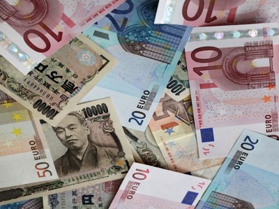 Tỷ giá cặp euro-yên đã tăng khoảng 30 yên mỗi euro kể từ tháng 9/2022. Ảnh: Bloomberg