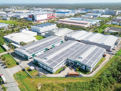 Hệ thống điện mặt trời áp mái tại một khu công nghiệp của Long Hậu. Ảnh: Thành Nguyễn 