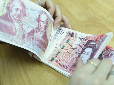 BoE “ném đá dò đường”