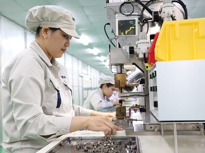 Nhiều người lao động cảm thấy vừa hào hứng, vừa lo lắng về sự thay đổi