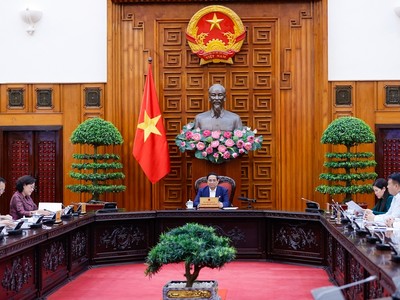 Thủ tướng: Cần giải pháp đưa 15 triệu tỷ đồng tiền gửi vào sản xuất, kinh doanh 