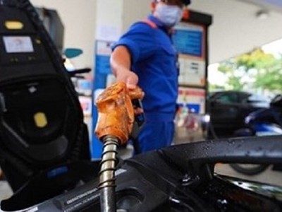 Theo Bộ Tư pháp, xăng là đầu vào của nhiều ngành sản xuất nên việc đánh thuế có thể không còn hợp lý.