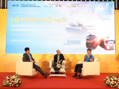 Phiên thảo luận về các giải pháp công nghệ và tài chính nhằm tăng hiệu quả cho chuỗi cung ứng tại Hội thảo “Lộ trình đổi mới hướng đến chuỗi cung ứng thông minh và bền vững”