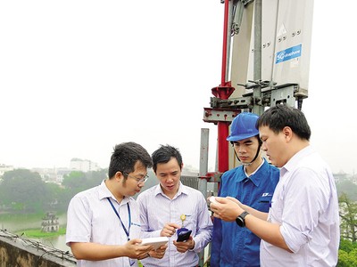 Dịch vụ viễn thông truyền thống suy giảm, nên các nhà mạng đang tìm dịch vụ mới để bù đắp doanh thu 