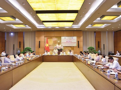 Các đại biểu thảo luận tại Hội thảo góp ý hoàn thiện Dự thảo Luật Điện lực (sửa đổi). Ảnh: Nghĩa Đức