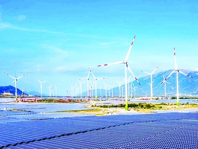 Năng lượng tái tạo thu hút nhiều nhà đầu tư Singapore. Trong ảnh: Dự án điện gió của GELEX được Sembcorp Industries góp vốn 