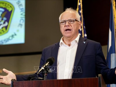 Thống đốc bang Minnesota Tim Walz. Ảnh: THX/TTXVN