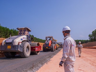 Thông xe cao tốc Bắc - Nam phía Đông, đoạn Bãi Vọt - Cam Lộ trong dịp 30/4/2025