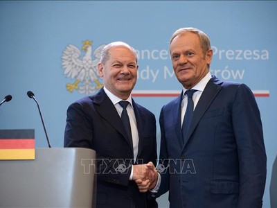 Thủ tướng Đức Olaf Scholz (trái) trong cuộc họp báo với người đồng nhiệm Ba Lan Donald Tusk tại Warsaw ngày 2/7/2024. Ảnh: PAP/TTXVN