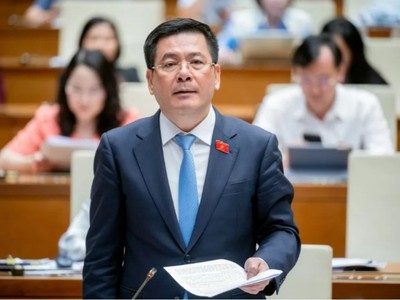 Bộ trưởng Nguyễn Hồng Diên trả lời chất vấn về giải pháp dự trữ xăng dầu.