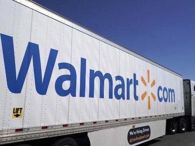 Walmart dự kiến tăng gấp đôi doanh số bán hàng tại các thị trường nước ngoài lên 200 tỷ USD trong 4 năm tới. Ảnh: George Frey/AFP