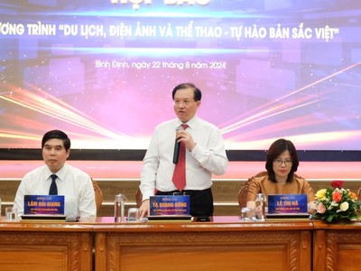 Thứ trưởng Bộ Văn hóa, Thể thao và Du lịch Tạ Quang Đông phát biểu tại họp báo