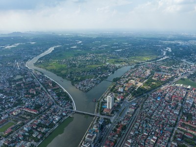 Hà Nam có vị trí chiến lược phía Nam Hà Nội, với giao thông kết nối đồng bộ.