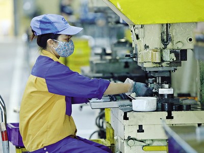 Công ty TNHH Sản xuất và Thương mại Dulico chuyên sản xuất các thiết bị bằng đồng. Ảnh: Đức Thanh