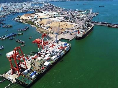 Một góc cảng Quy Nhơn - Bình Định.