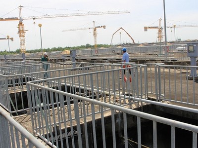 Một góc nhà máy xử lý nước thải Bình Hưng, huyện Bình Chánh.