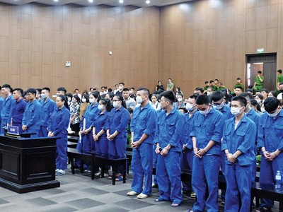 Các bị cáo trong vụ án “Cho vay lãi nặng trong giao dịch dân sự”, liên quan tới đường dây cho vay tiền với lãi suất cao do một số đối tượng quốc tịch Trung Quốc cầm đầu.