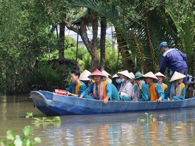 Du khách tham quan trải nghiệm tại Cantho Eco Resort.