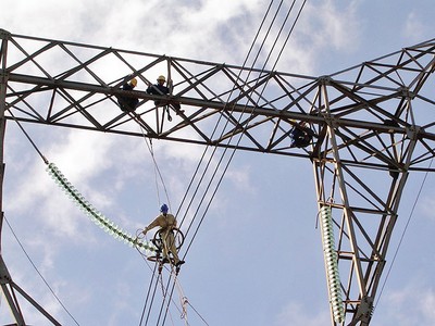Nhà nước chỉ độc quyền các lưới điện cao áp, siêu cao áp (trên 35 kV trở lên), còn các đường dây mang tính liên kết sẽ thực hiện xã hội hóa
