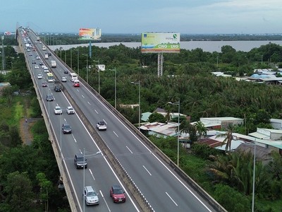 Cầu Long Thành nối TP.HCM với Đồng Nai - Ảnh: Lê Vinh 