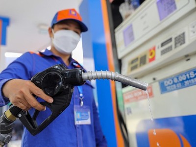 Giá xăng dầu giảm đã góp phần kiềm mức tăng chỉ số giá tiêu dùng của tháng 8/2024.