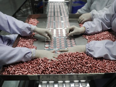 Các dự án sản xuất thuốc chữa bệnh cho người, vắc-xin, vật tư y tế ở TP.HCM sẽ được hỗ trợ toàn bộ lãi vay.