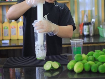 Nhiều cửa hàng trà chanh giã tay, bánh đồng xu... đóng cửa chỉ sau vài tháng.