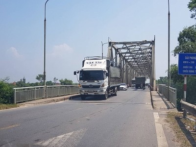 Cầu Phong Châu trước khi xảy ra sự cố sập 2 nhịp do mưa lũ.