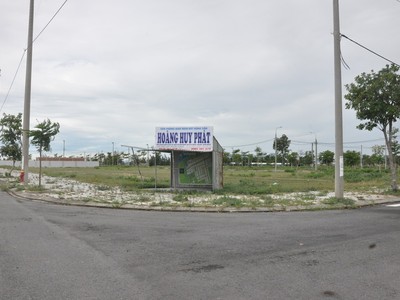 Nhiều dự án đô thị tại Đô thị mới Điện Nam - Điện Ngọc (thị xã Điện Bàn) còn vướng giải phóng mặt bằng.