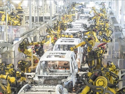 Ô tô điện được sản xuất tại nhà máy ở Vũ Hán, tỉnh Hồ Bắc, Trung Quốc ngày 1/4/2024. Ảnh: THX/TTXVN