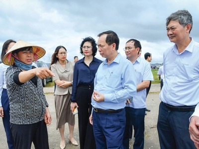 Lãnh đạo Ngân hàng Nhà nước, Agribank tìm hiểu về thiệt hại của hộ nuôi trồng thủy sản tại xã Tân An, Quảng Yên, Quảng Ninh