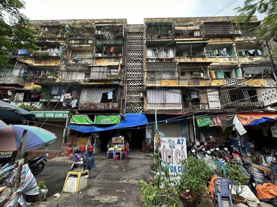 Bộ Xây dựng: Nhiều chung cư cũ nứt, nghiêng sau bão Yagi 