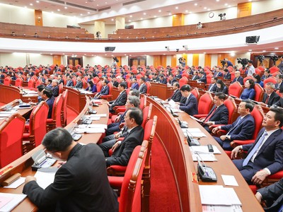 Ban Chấp hành Trung ương Đảng làm việc tại Hội trường