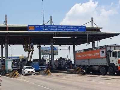 Một trạm thu phí hoàn vốn cho Dự án đầu tư xây dựng mở rộng Quốc lộ 51. 