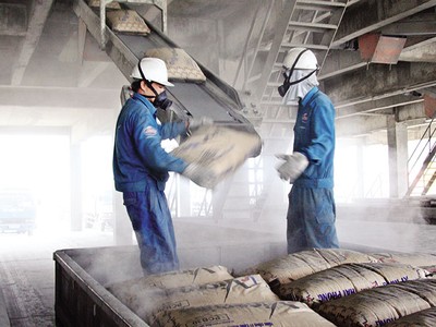 Xi măng lại oằn vai lo bán hàng