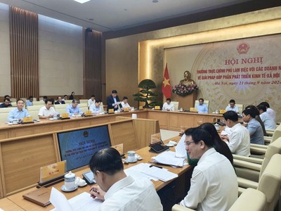 Bộ trưởng Bộ Kế hoạch và Đầu tư Nguyễn Chí Dũng phát biểu tại Hội Hội nghị Thường trực Chính phủ làm việc với các doanh nghiệp lớn về giải pháp góp phần phát triển kinh tế - xã hội sáng 21/9 