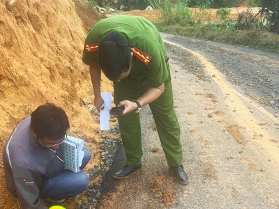 Cơ quan công an khám nghiệm hiện trường, thu thập chứng cứ phục vụ công tác điều tra. Ảnh: C.A 