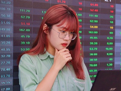 Thị trường chứng khoán, như định nghĩa của Warren Buffett, “là công cụ chuyển tiền từ người thiếu kiên nhẫn sang người kiên nhẫn”