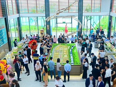 Khách hàng có cơ hội trải nghiệm thực tế Sales Gallery tại phân khu LA Sol, Khu đô thị sinh thái LA Home sáng 21-9