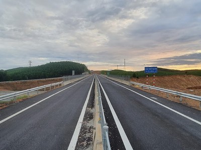 Quảng Trị họp bàn xem xét các phương án đầu tư Quốc lộ 15D