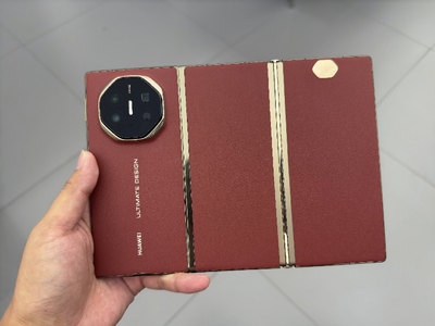 Mặt trước và sau của Huawei Mate XT khi mở rộng màn hình (Ảnh: Fenibook)