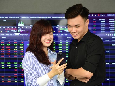 Dòng tiền tích cực vào nhóm cổ phiếu vốn hóa lớn trước mùa công bố báo cáo tài chính quý III/2024