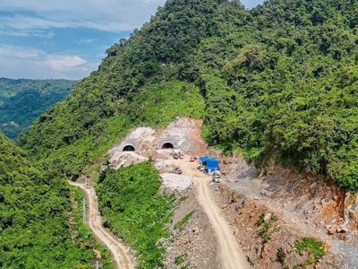 Thi công hầm đường bộ số 2 trên cao tốc Đồng Đăng - Trà Lĩnh.