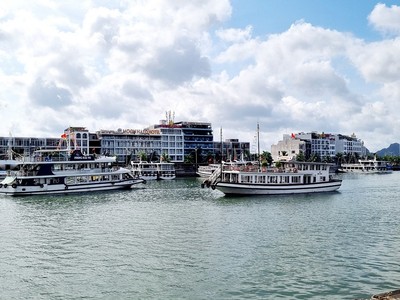 Cảng tàu quốc tế Tuần Châu, nơi đưa đón lượng du khách rất lớn trong hành trình thăm quan vịnh Hạ Long. Ảnh: Quỳnh Nga