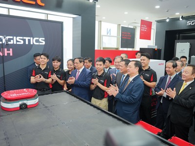 Thủ tướng Chính phủ Phạm Minh Chính cùng các doanh nghiệp tham dự Ngày hội Đổi mới sáng tạo Việt Nam 2024