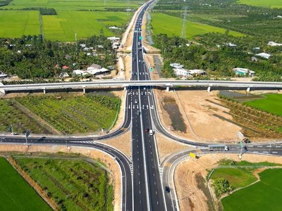 Một đoạn tuyến cao tốc Mỹ Thuận - Cần Thơ.