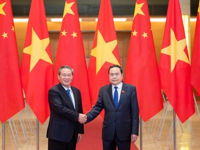 Chủ tịch Quốc hội Trần Thanh Mẫn hội kiến Thủ tướng Trung Quốc Lý Cường. Ảnh: Nhật Bắc